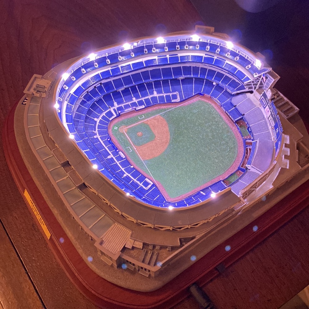New in box Danbury Mint Model Replica Stadium 2009 Yankee Opening April 16. 2009